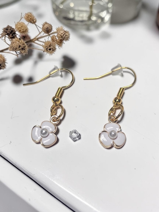 None Jewelry - Gold-Plated White Flower Drop Earrings with Pearl Center